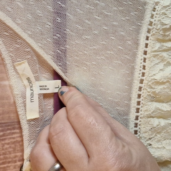 MAURICES SIZE LARGE LACE TOP - Picture 2 of 4